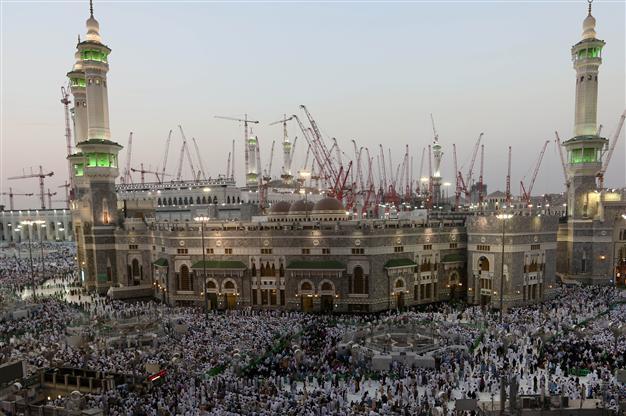 Muslim pilgrims in mass movement as hajj begins