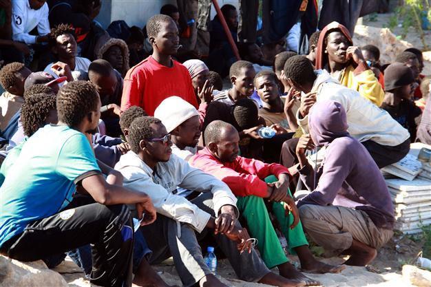 10 migrants dead, dozens missing in shipwreck off Libya