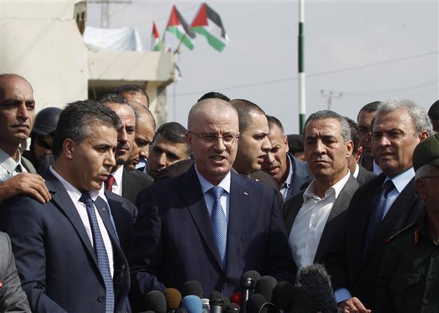 Palestinian unity government holds first Gaza cabinet meeting