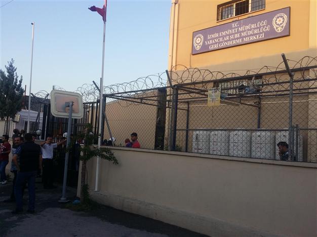Six migrants injured in fire at İzmir repatriation center