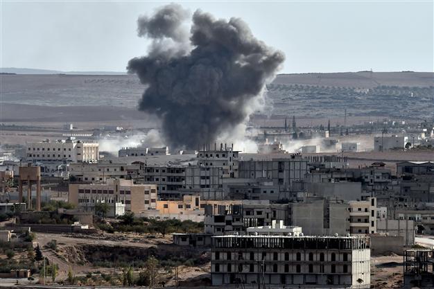 ISIL fighters capture Kurdish HQ in Syrias Kobane: Monitor