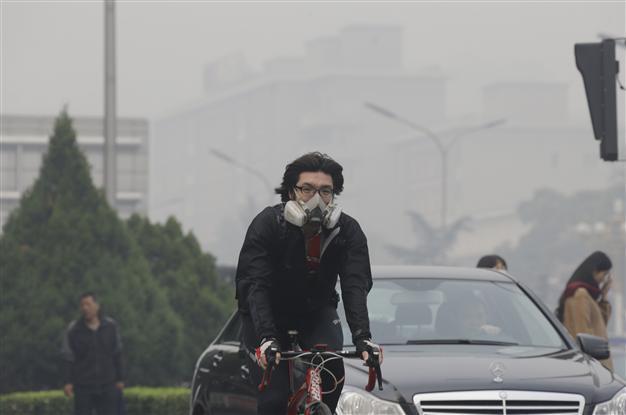 Days of heavy air pollution blight northern China