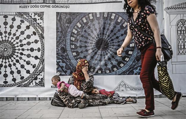 Turkish deputy PM concerned over growing Syrian refugee population