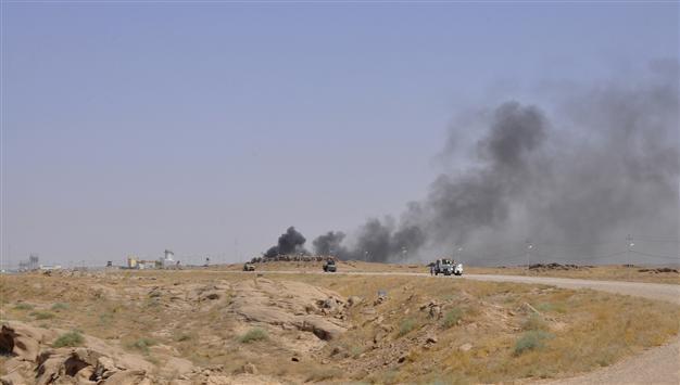ISIL captures two Iraqi towns, oil field, defeating Kurdish fighters