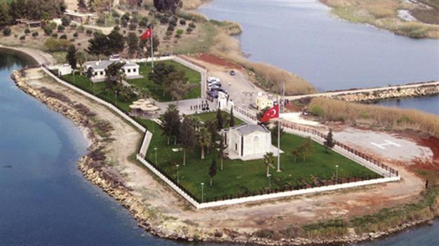 Erdoğan gives assurance to Turkish troops guarding historic tomb in Syria