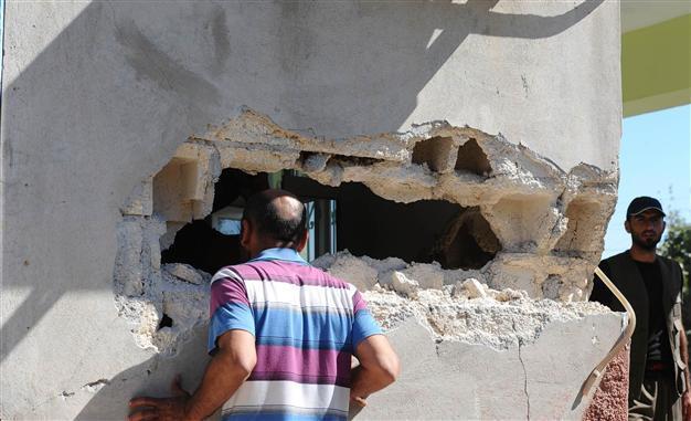 VIDEO: Mortar shell hits house in Turkish border town, four wounded