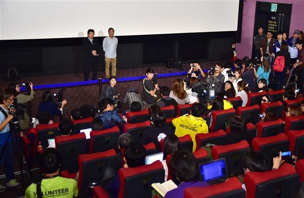 South Korea ferry disaster film shown despite protests
