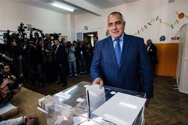 Rightist party wins Bulgaria election as vote splinters