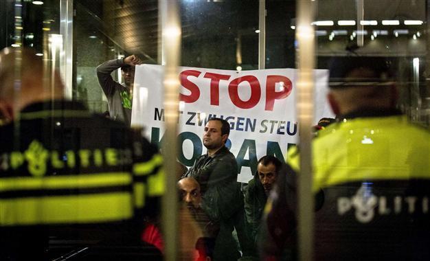 Kurds in Netherlands storm parliament in protest against ISIL