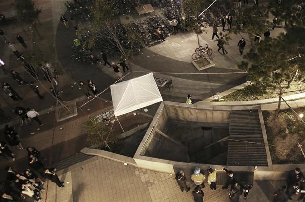 16 killed in collapse at South Korea pop concert