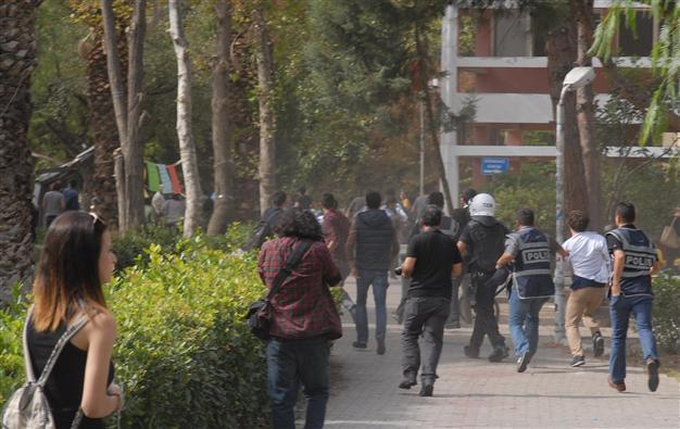 Clashes between university students after protest against attacks on Atatürk statues