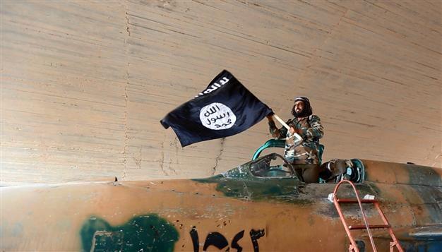 ISIL jihadists execute man for filming HQ in Syria
