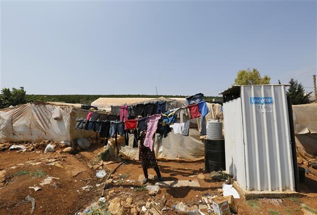 Lebanon sharply limits Syrian refugee entry: officials