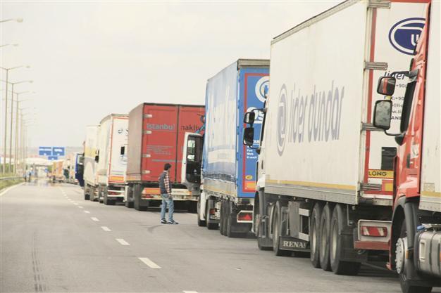 Passage fee row continues between Iranian, Turkish representatives