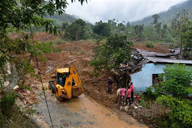 100 buried alive in Sri Lanka tea region mudslide: minister
