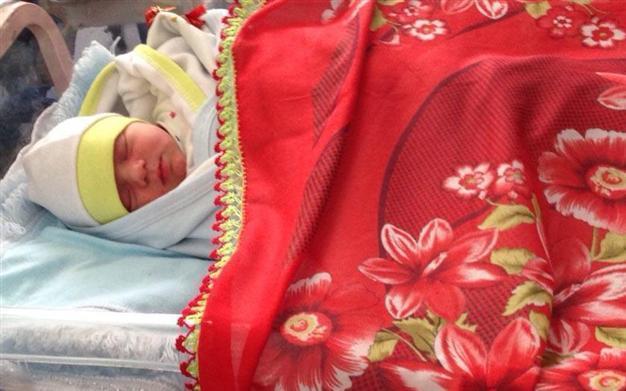 Miner becomes father while still trapped underground
