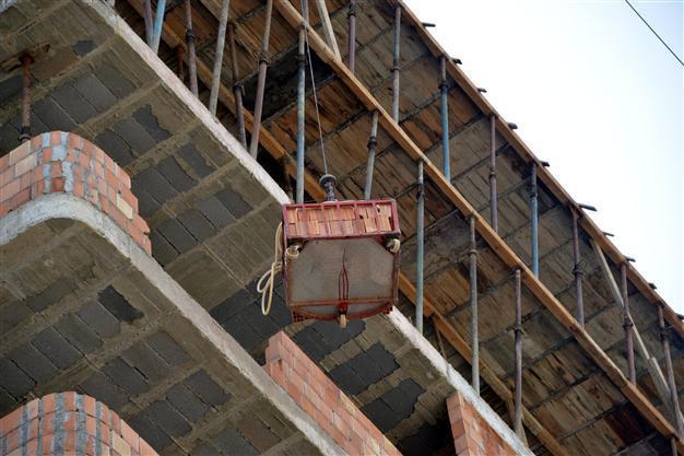 Worker killed in labor accident at construction site in southern Turkey