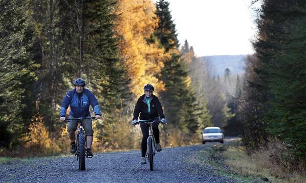 US nurse defies Ebola quarantine with bike ride; negotiations fail