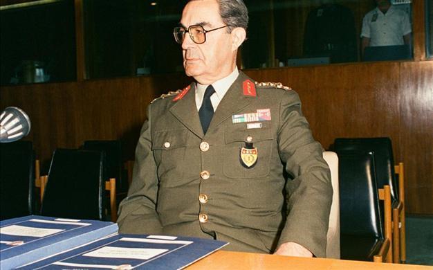 Former Turkish military head Doğan Güreş dies