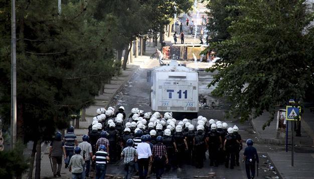 Turkish government empowers police amid Kurdish dialogue