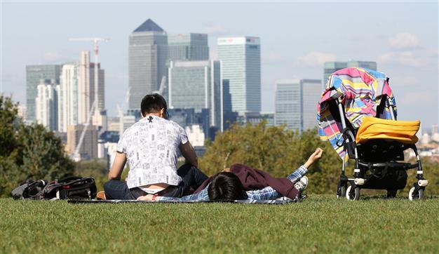 London considers ban on smoking in parks, squares