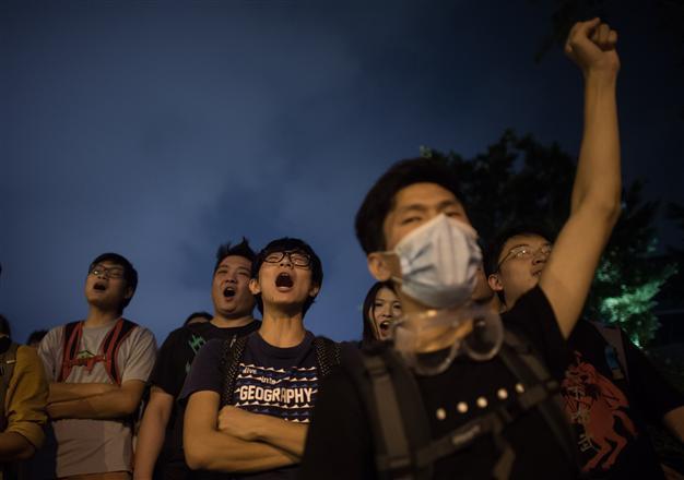 Hong Kong leader reopens offer of talks with students