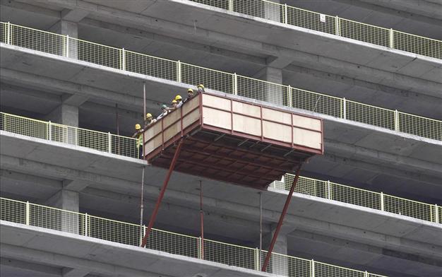 Turkish authorities halt over half of construction projects