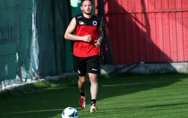 Alevi German-Turkish footballer decides to leave Turkey after attack