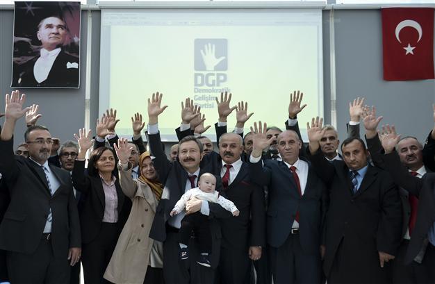 Former AKP lawmaker forms new center-right party