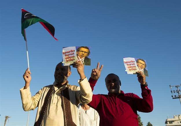 Libya frees nine Turks detained by army