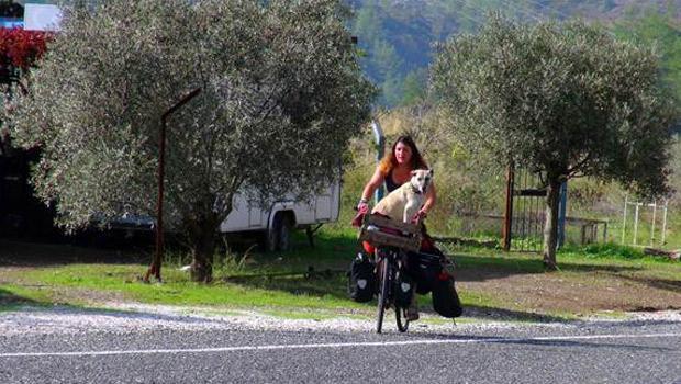 IN PHOTOS: Scottish cyclist interrupts world tour to save stray dog