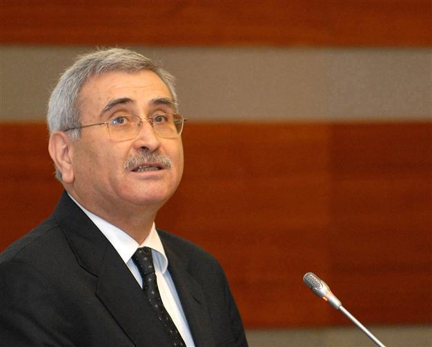Former chief slams central bank critics over interest rate policies