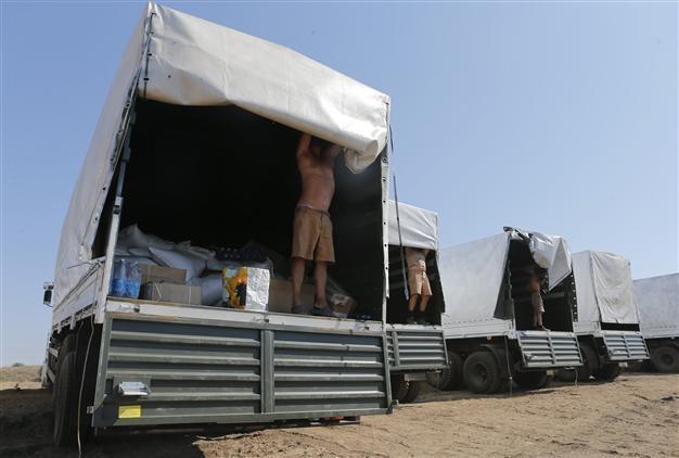 Ukraine: Inspectors checking Russian convoy