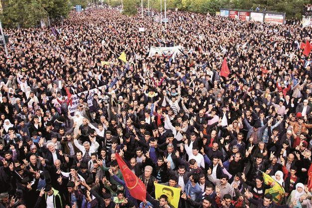 Both PKK, ISIL are dangerous, Turks say