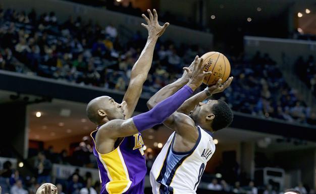 Grizzlies bounce back, Bryant sets mark for misses