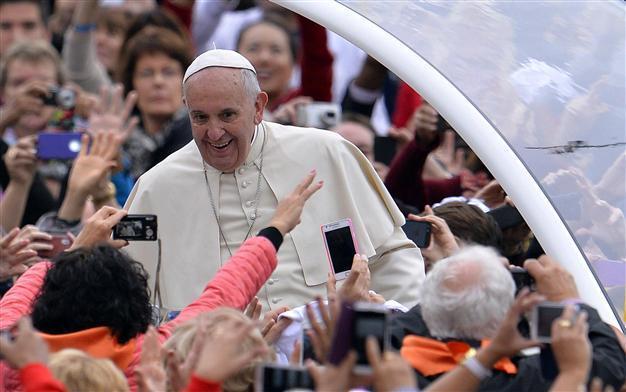 Pope urges G20 leaders not to forget the poor