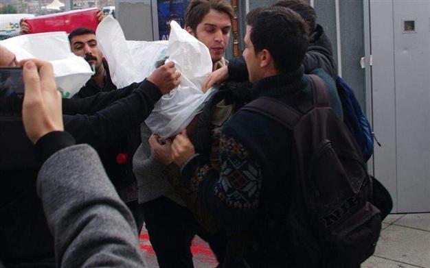 US soldiers attacked with dye in Istanbul by nationalist youth group