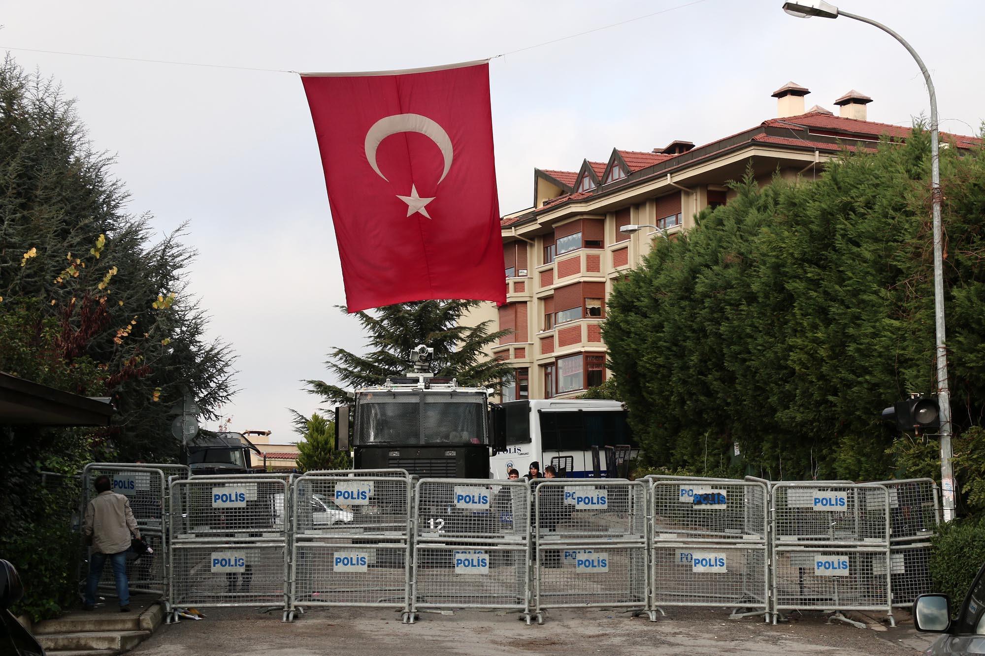 Keep calm and carry on building: A guidebook for crooked contractors to trick the law in Turkey