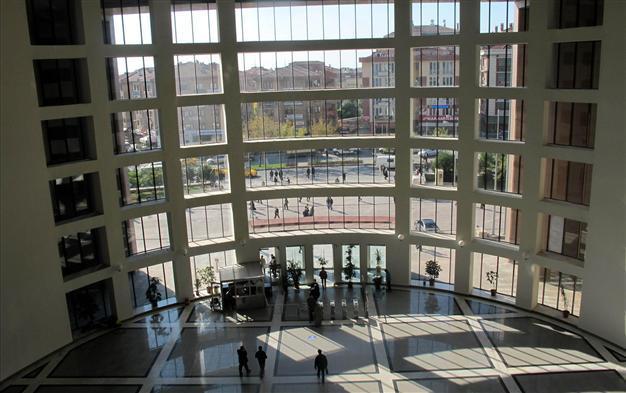 Two arrestees flee Istanbul courthouse
