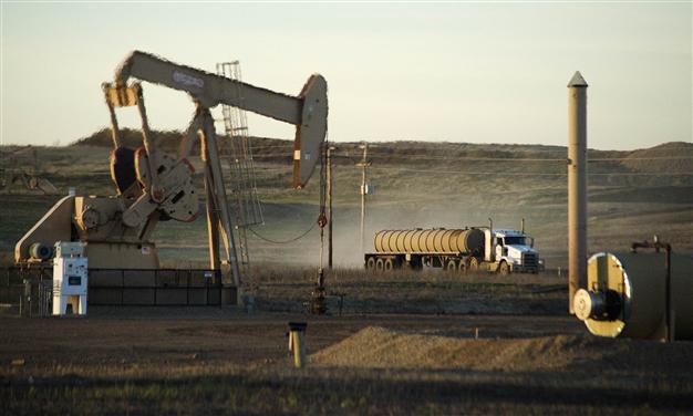 UN targets oil trucks to cut off Islamist revenues
