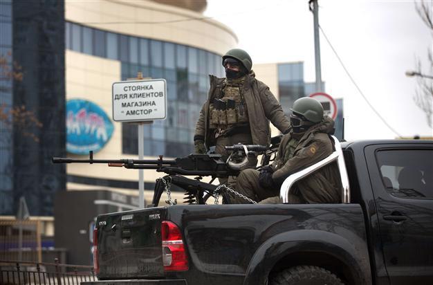 NATO warns on Russian troops amid call to honour Ukraine peace plan