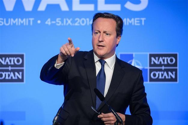 British PM heads north as Scotland vote tightens