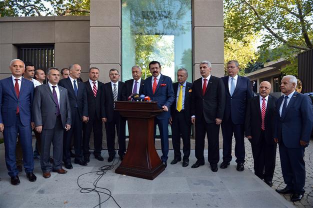 President meets labor unions, business groups