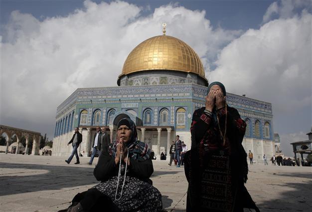 Jersualem Muslim prayers calm as riot hits Hebron
