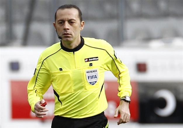World Cup referee Cüneyt Çakır abandons game due to health problem