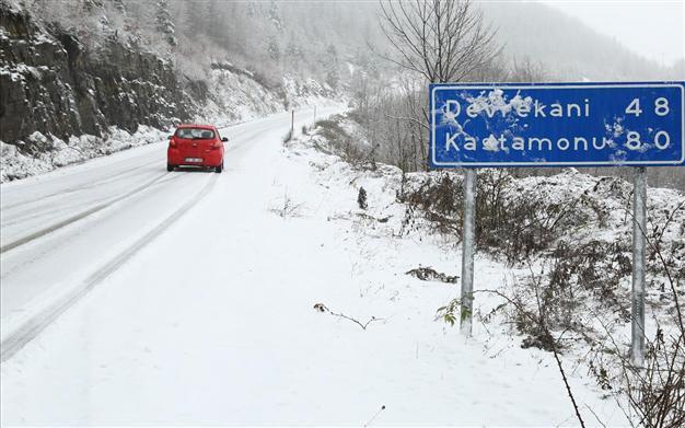 Snow snarls traffic across Turkey