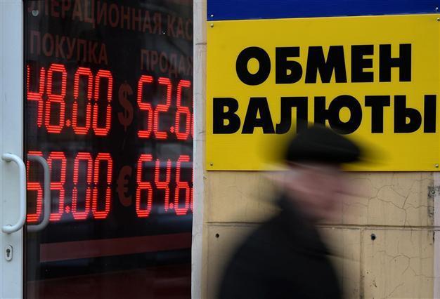 Ruble turns back down, hitting new low of 54.82 to dollar