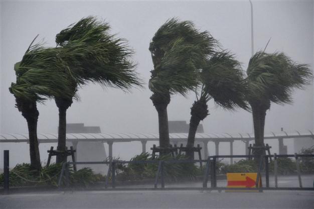 Typhoon Vongfong slams into Japan