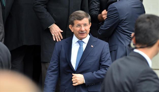 Turkish PM Davutoğlu joins justification of gag order on graft inquiry