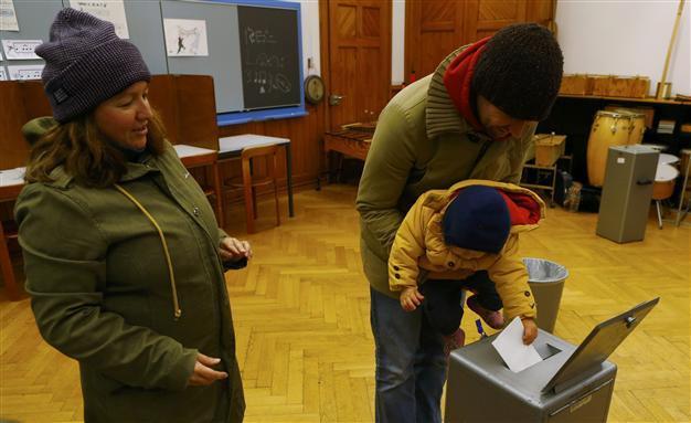 Swiss massively reject eco-linked immigration-cap: initial results